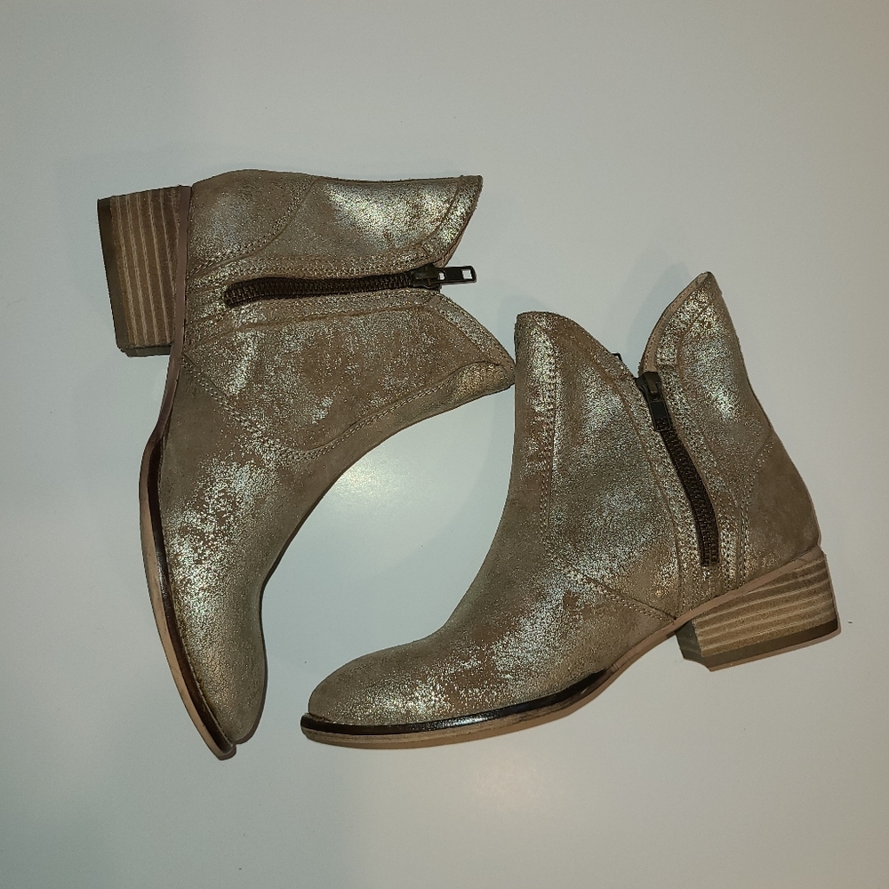 Anthropologie Seychelles gold booties Size 6